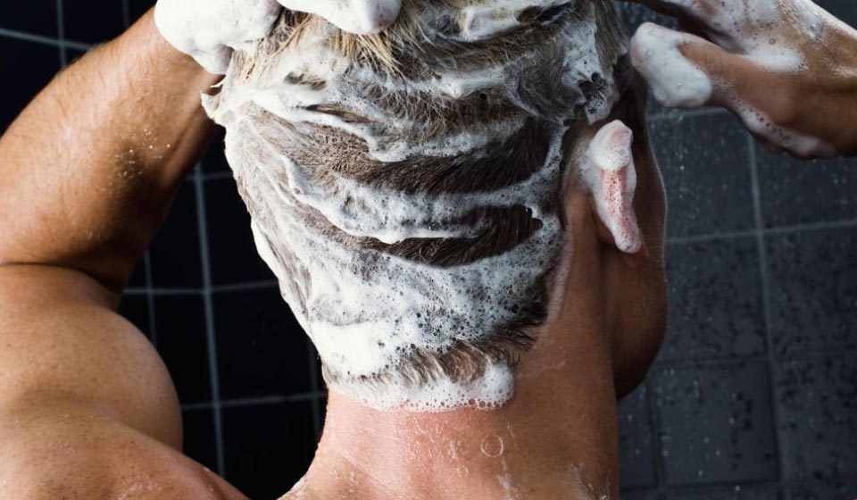شامپو چیست و چگونه موها را تمیز می‌کند - میترانیتا